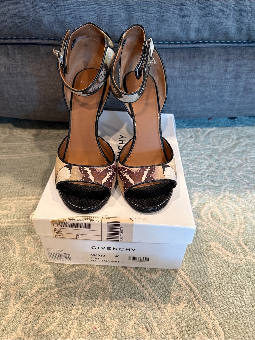 Givenchy butterfly shoe sz 39